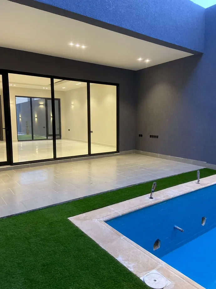 فيلا مع مسبح في حي الياسمين