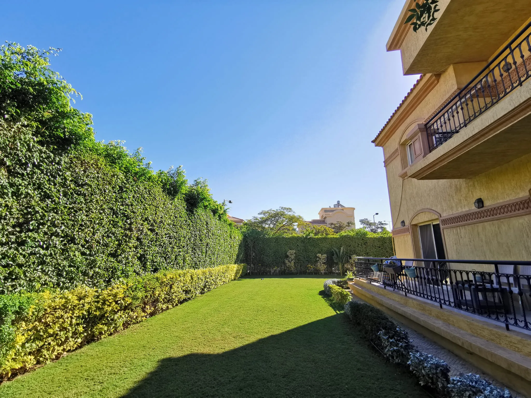 فيلا مع حديقة للإيجار